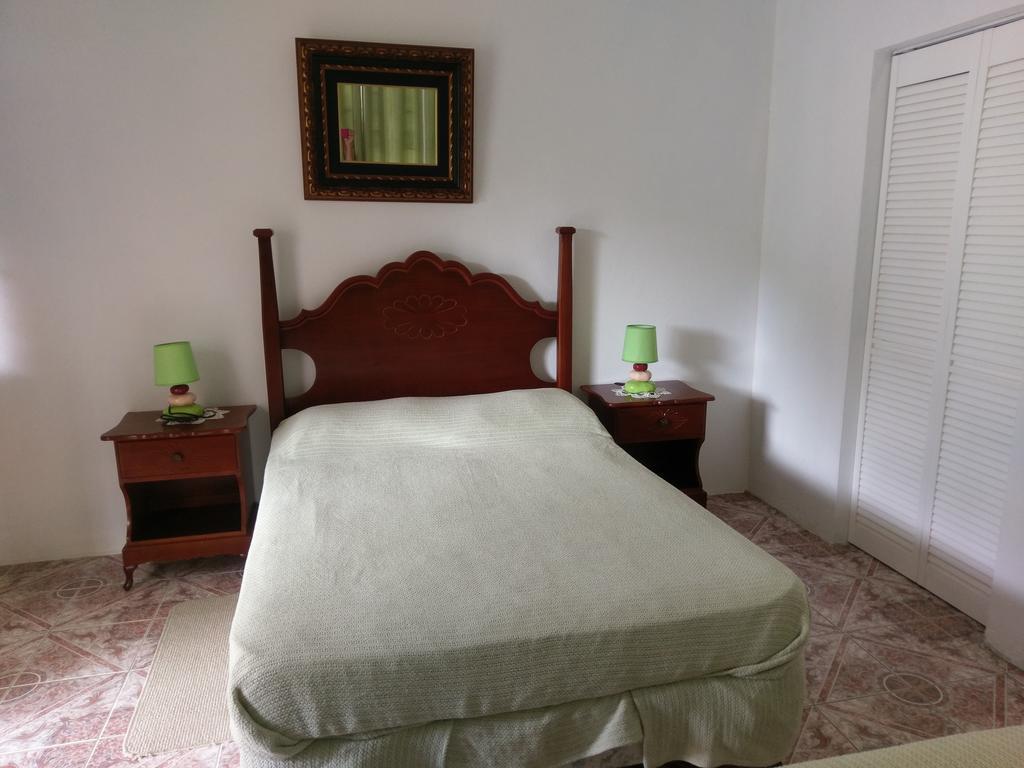Polish Princess Guest House Порт-Антонио Экстерьер фото