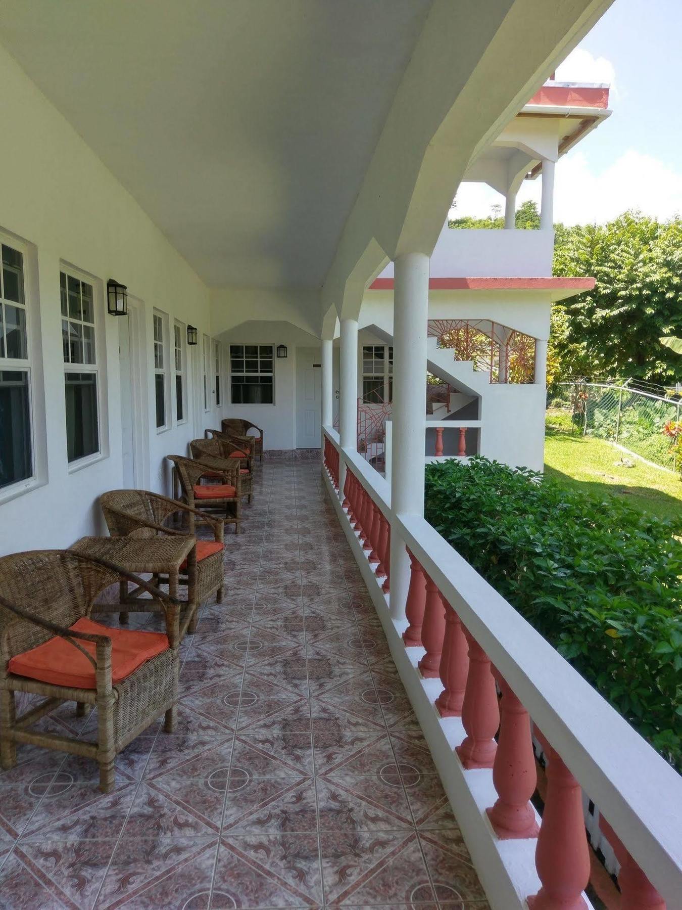 Polish Princess Guest House Порт-Антонио Экстерьер фото